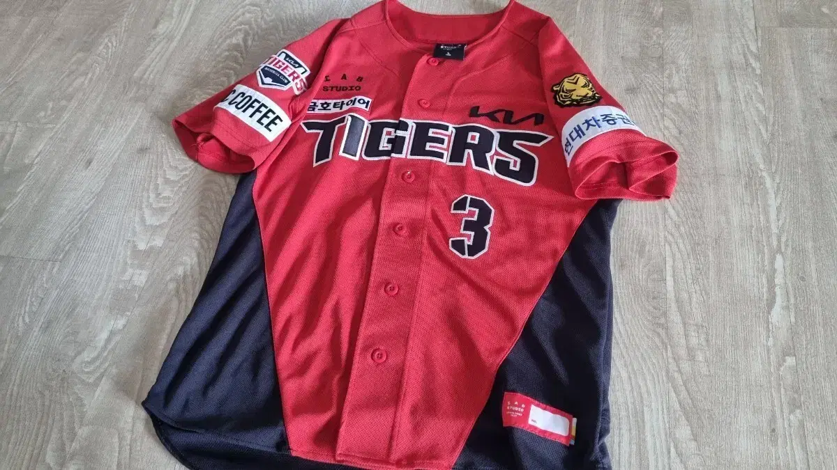 【東方神起】KIA TIGERS & LG TWINS ユニフォームセット 東方神起】KIA TIGERS & LG TWINS ユニフォームセット